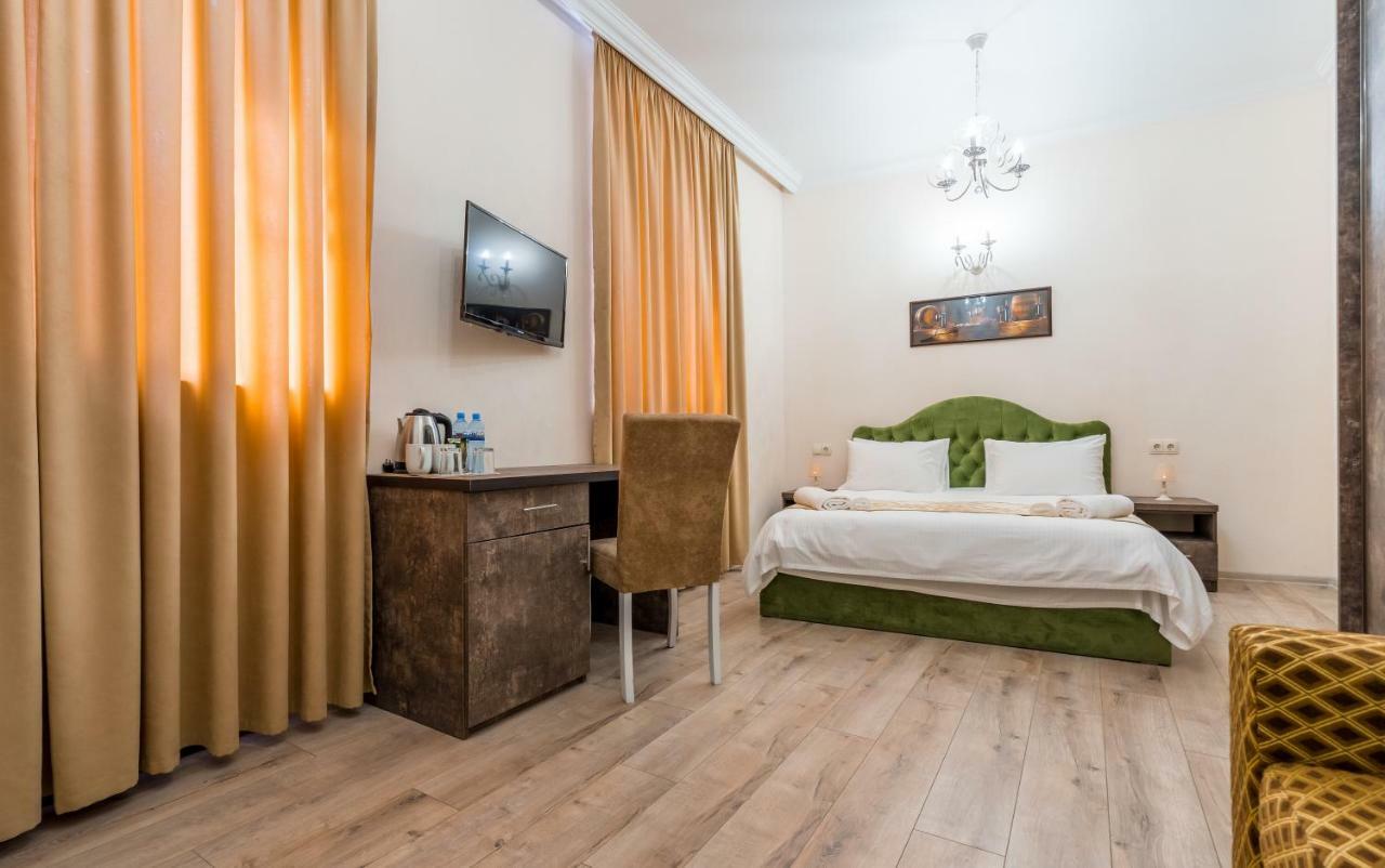 Golden Light Hotel Тбилиси Экстерьер фото