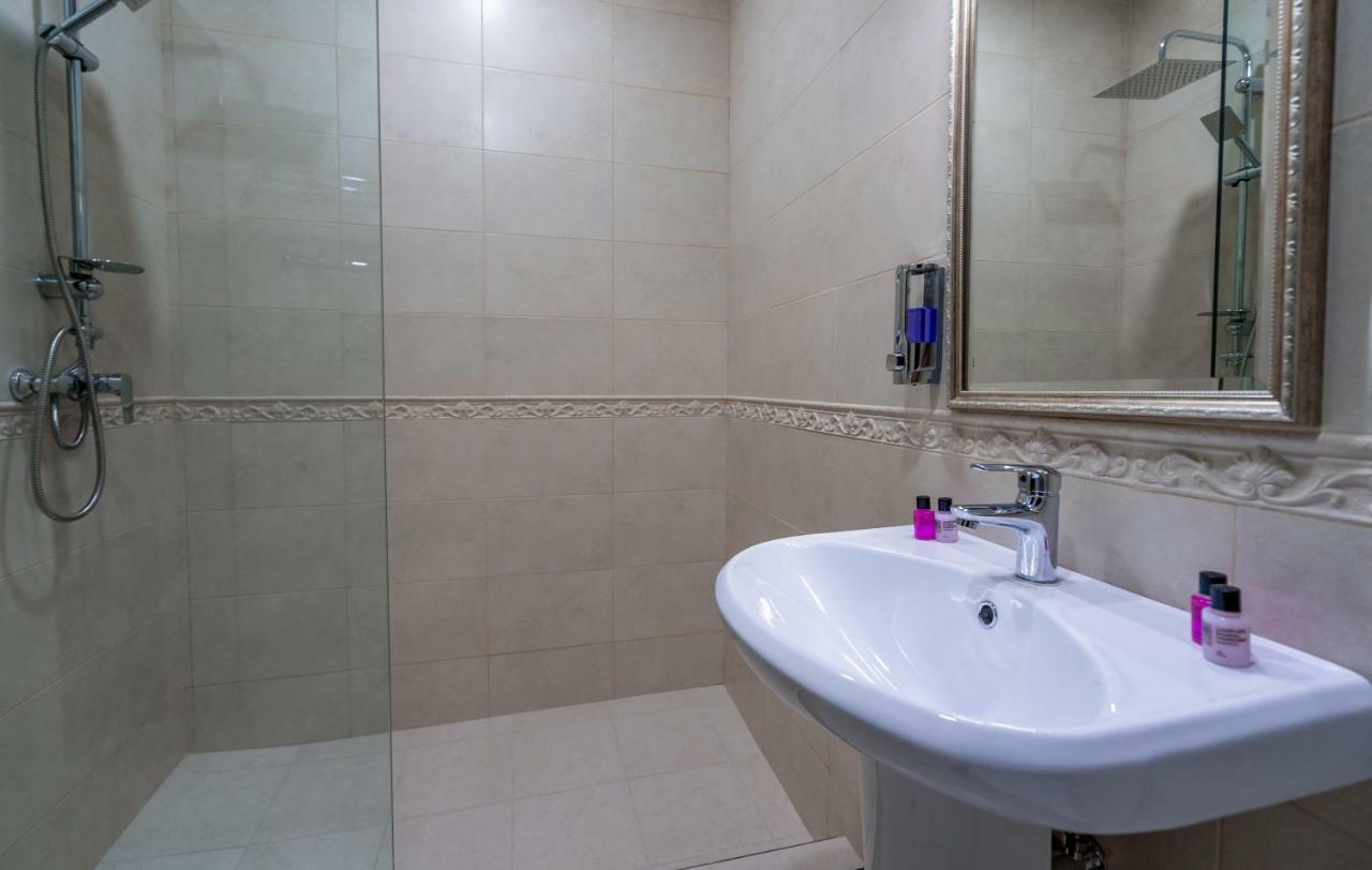 Golden Light Hotel Тбилиси Экстерьер фото