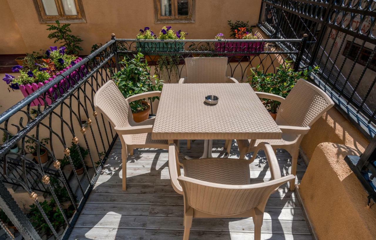 Golden Light Hotel Тбилиси Экстерьер фото