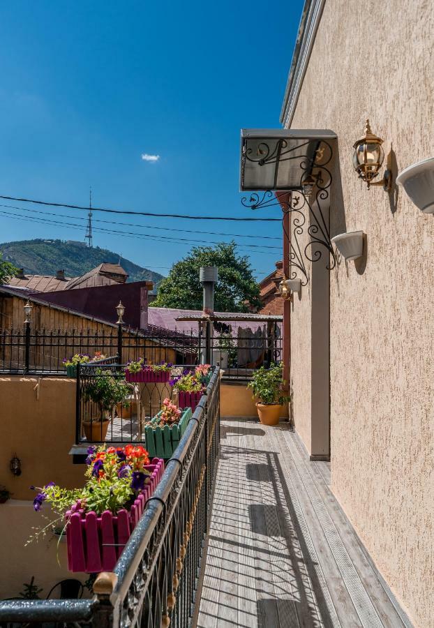 Golden Light Hotel Тбилиси Экстерьер фото